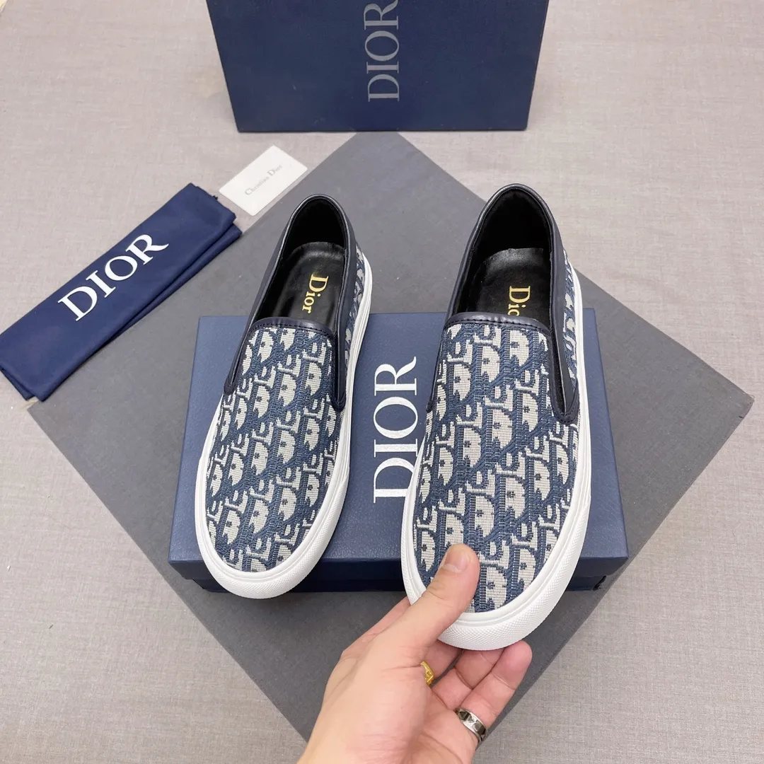 P380, Dior series casual shoes 👟🔥[Dior] Dior's new casual men's shoes are launched in Hong Kong counters. Official website 1:1 production. Original Italian materials. Designed by European and American masters. Perfect shape to create counter quality, solid color rubber wear-resistant outsole and classic dazzling head! Super versatile and very comfortable. High-end without losing taste, fashionable and novel! ! Absolute focus! Code number: 38-44, four colors available (45 can be customized, cannot be returned or exchanged) No. 005